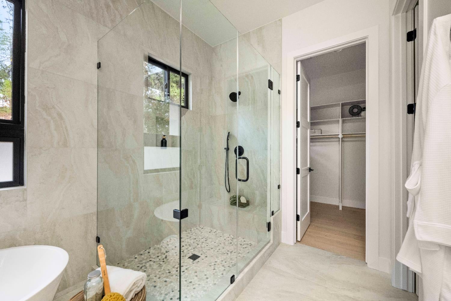 Meadow Vista, California, 95722, United States, 4 Bedrooms Bedrooms, ,4 BathroomsBathrooms,Residential,Active,2006812