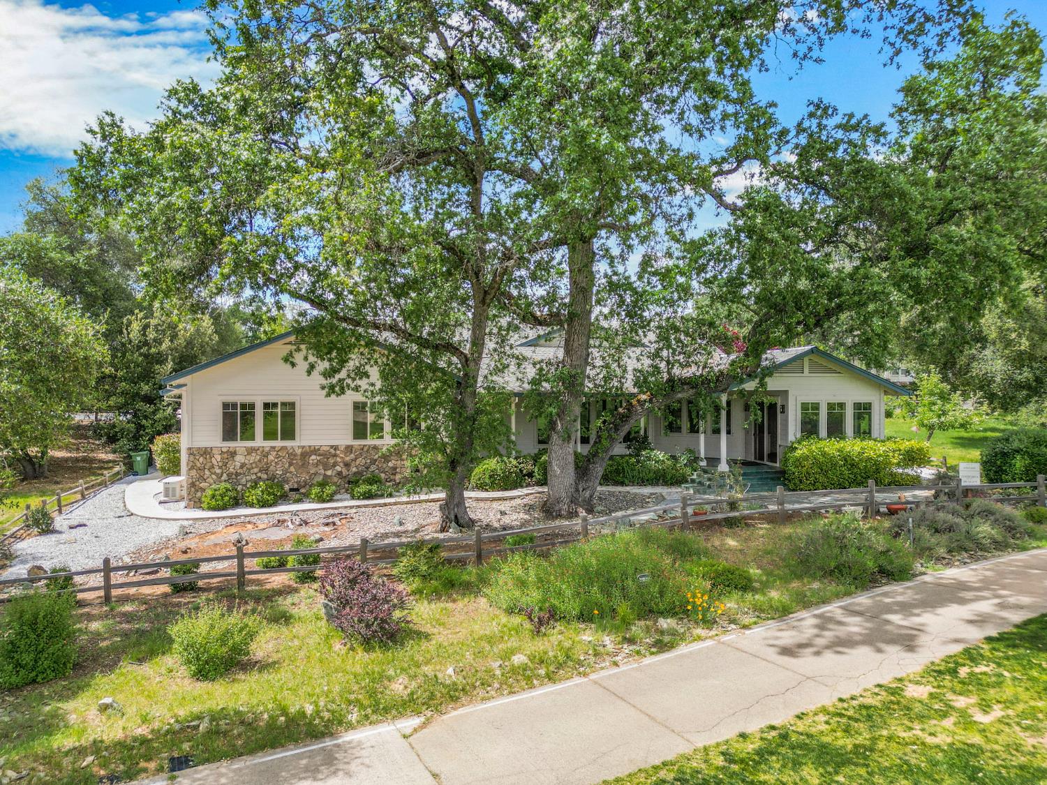 Angels Camp, California, 95222, United States, 3 Bedrooms Bedrooms, ,4 BathroomsBathrooms,Residential,Active,2036048