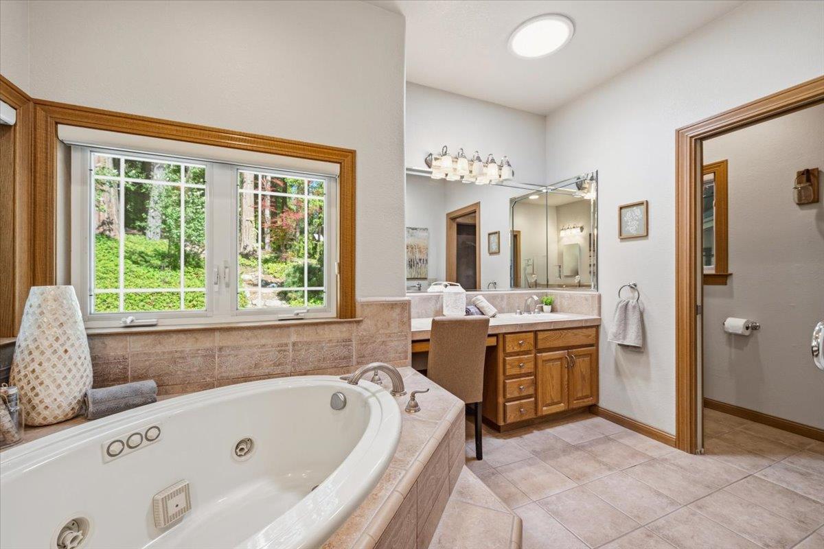 Nevada City, California, 95959, United States, 3 Bedrooms Bedrooms, ,3 BathroomsBathrooms,Residential,Active,2043425