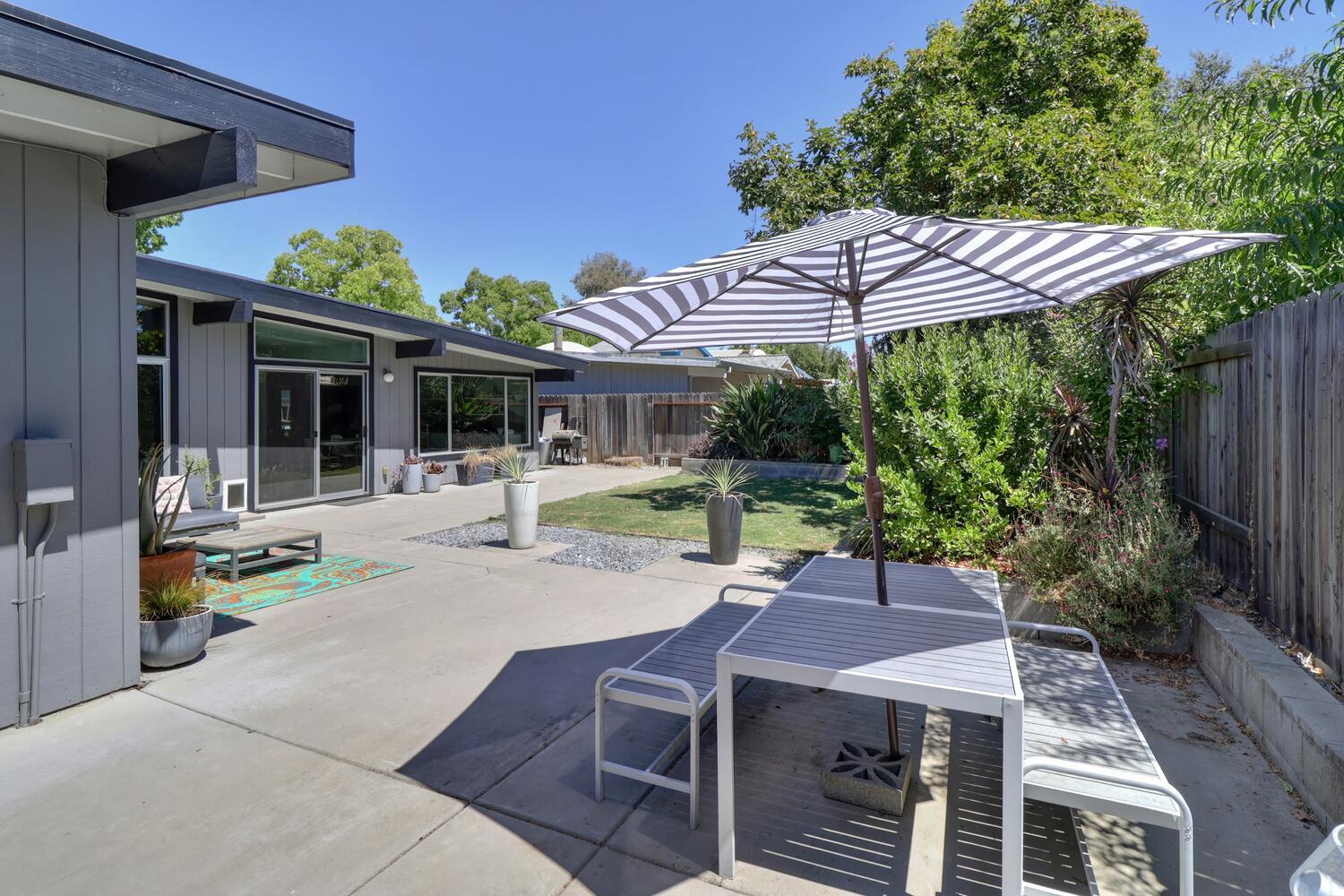 Davis, California, 95616, United States, 4 Bedrooms Bedrooms, ,3 BathroomsBathrooms,Residential,Active,1922279
