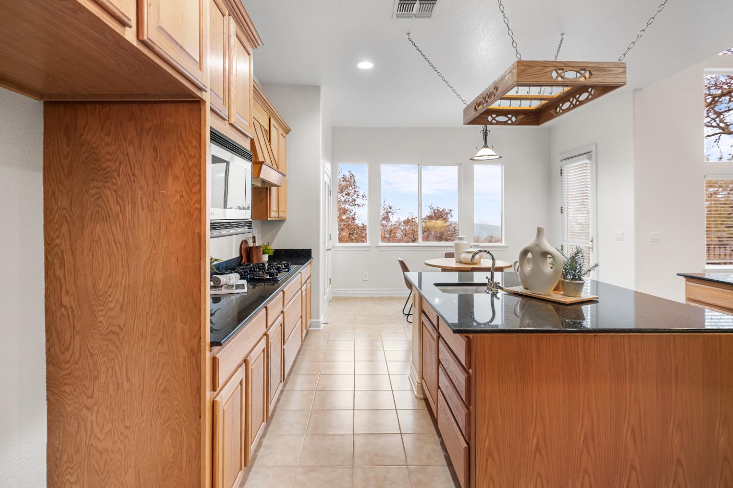 Roseville, California, 95661, United States, 5 Bedrooms Bedrooms, ,4 BathroomsBathrooms,Residential,Active,2006825