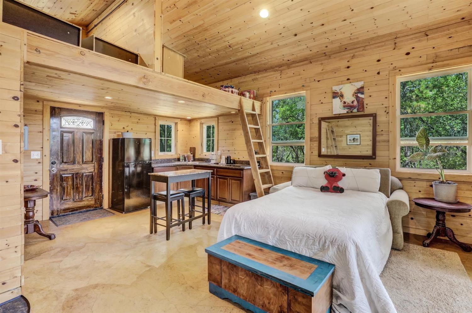Grass Valley, California, 95949, United States, 4 Bedrooms Bedrooms, ,5 BathroomsBathrooms,Residential,Active,1941342