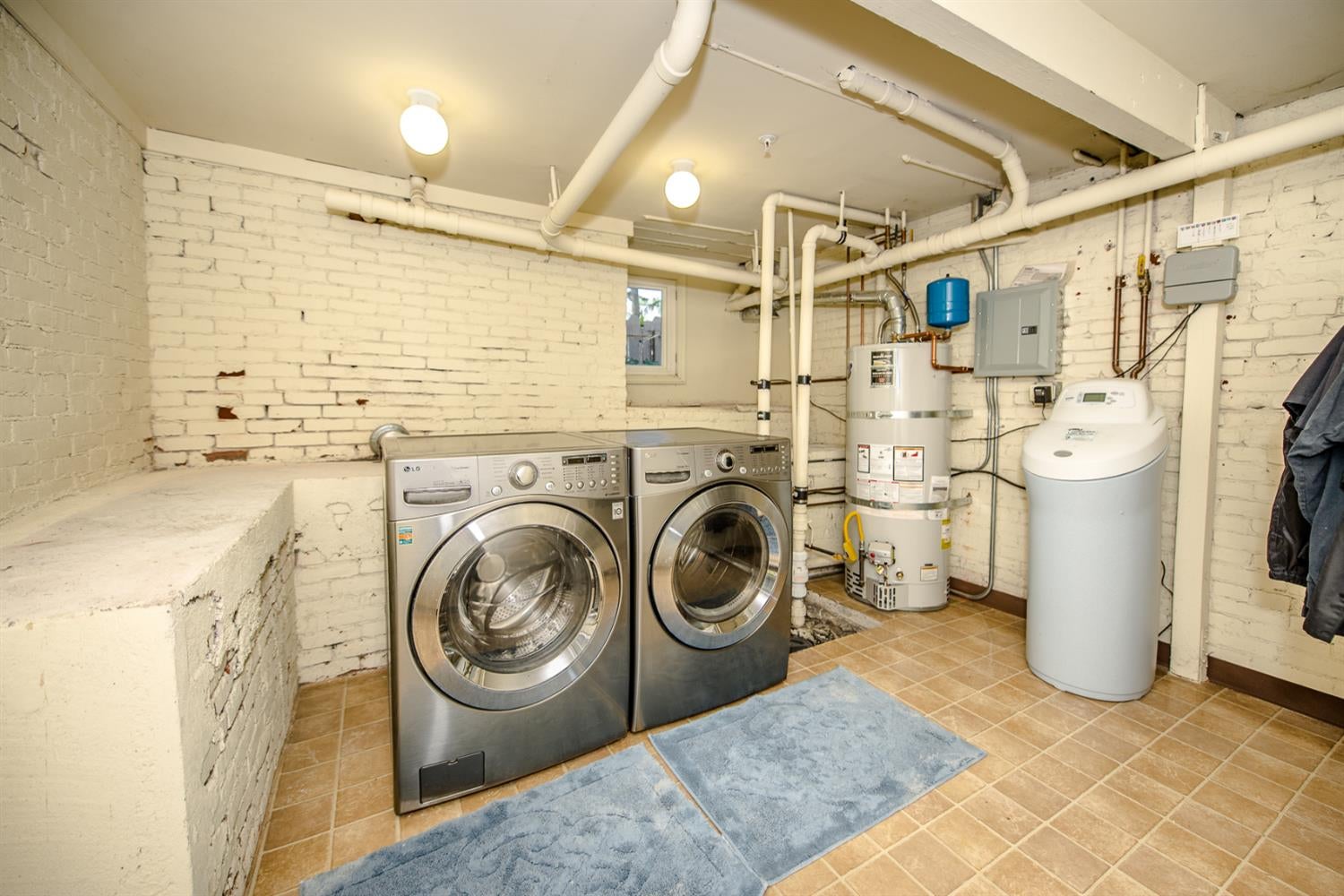 Woodland, California, 95695, United States, 5 Bedrooms Bedrooms, ,4 BathroomsBathrooms,Residential,Active,1843839