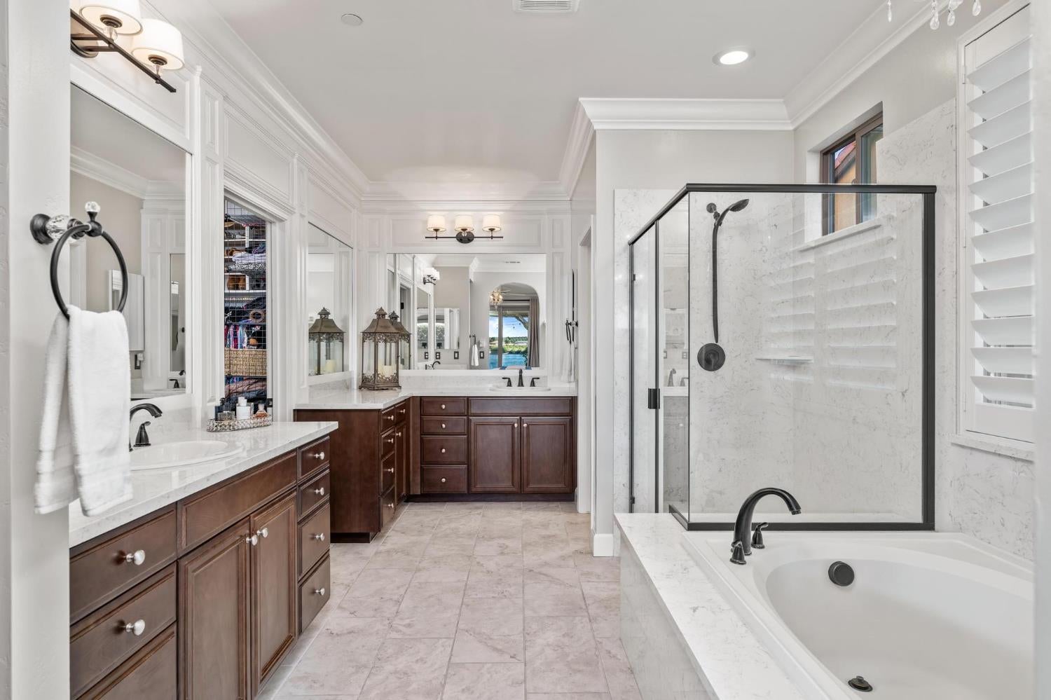 Manteca, California, 95337, United States, 4 Bedrooms Bedrooms, ,4 BathroomsBathrooms,Residential,Active,1941108
