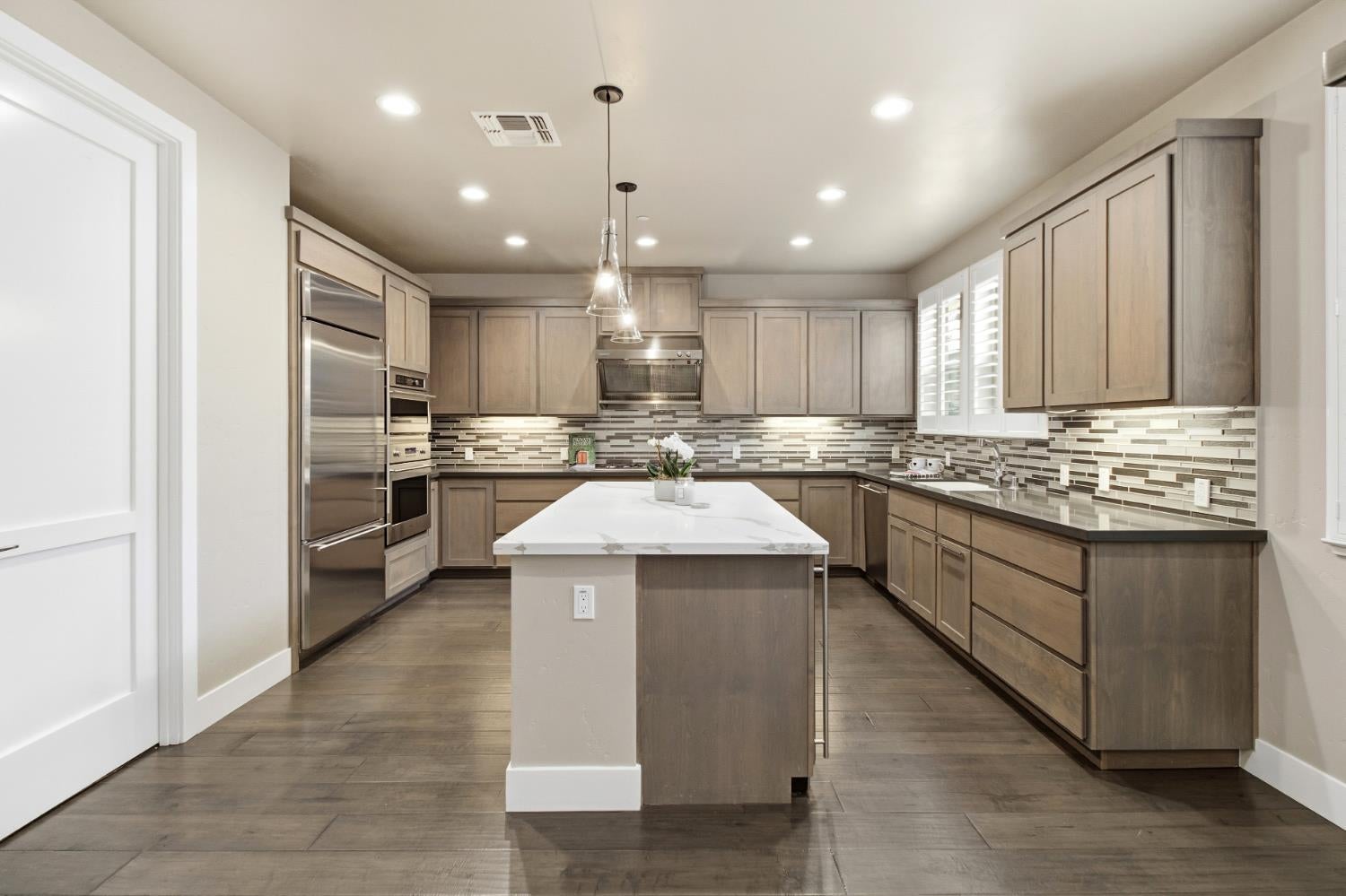 Sacramento, California, 95825, United States, 4 Bedrooms Bedrooms, ,4 BathroomsBathrooms,Residential,Active,1996302