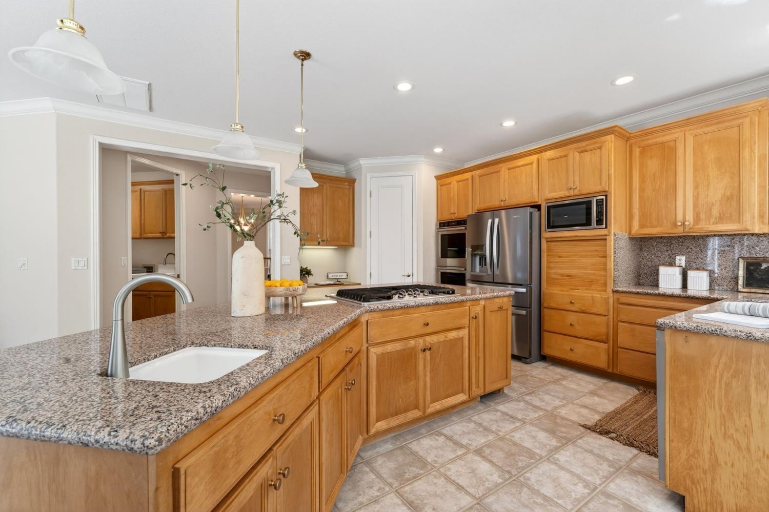 Davis, California, 95618, United States, 4 Bedrooms Bedrooms, ,3 BathroomsBathrooms,Residential,Pending,2045806