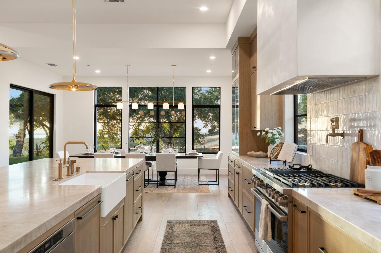 El Dorado Hills, California, 95762, United States, 5 Bedrooms Bedrooms, ,5 BathroomsBathrooms,Residential,Active,1998588