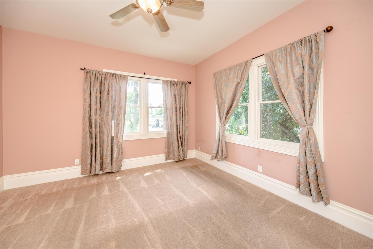 Woodland, California, 95695, United States, 5 Bedrooms Bedrooms, ,4 BathroomsBathrooms,Residential,Active,1843839