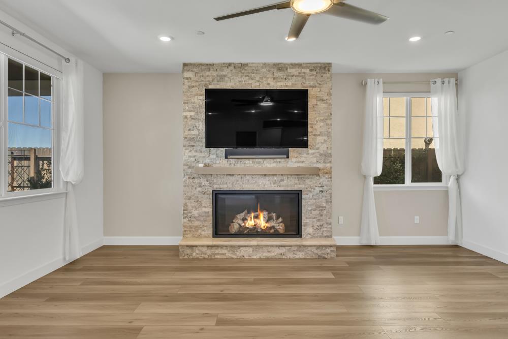 Folsom, California, 95630, United States, 4 Bedrooms Bedrooms, ,3 BathroomsBathrooms,Residential,Active,1922343