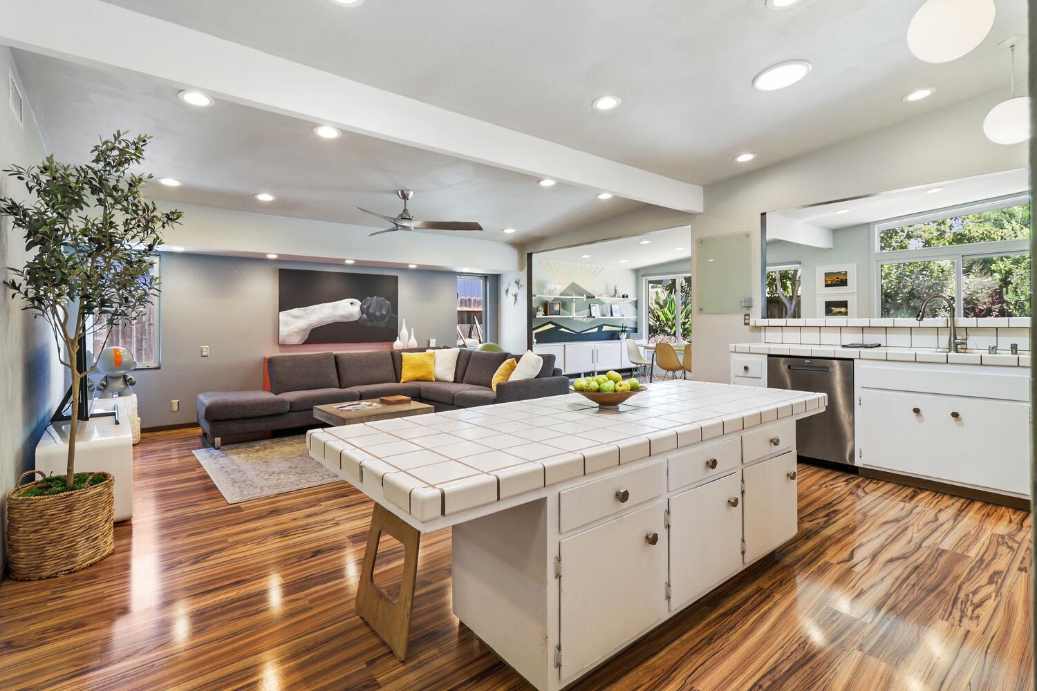 Davis, California, 95616, United States, 4 Bedrooms Bedrooms, ,3 BathroomsBathrooms,Residential,Active,1922279