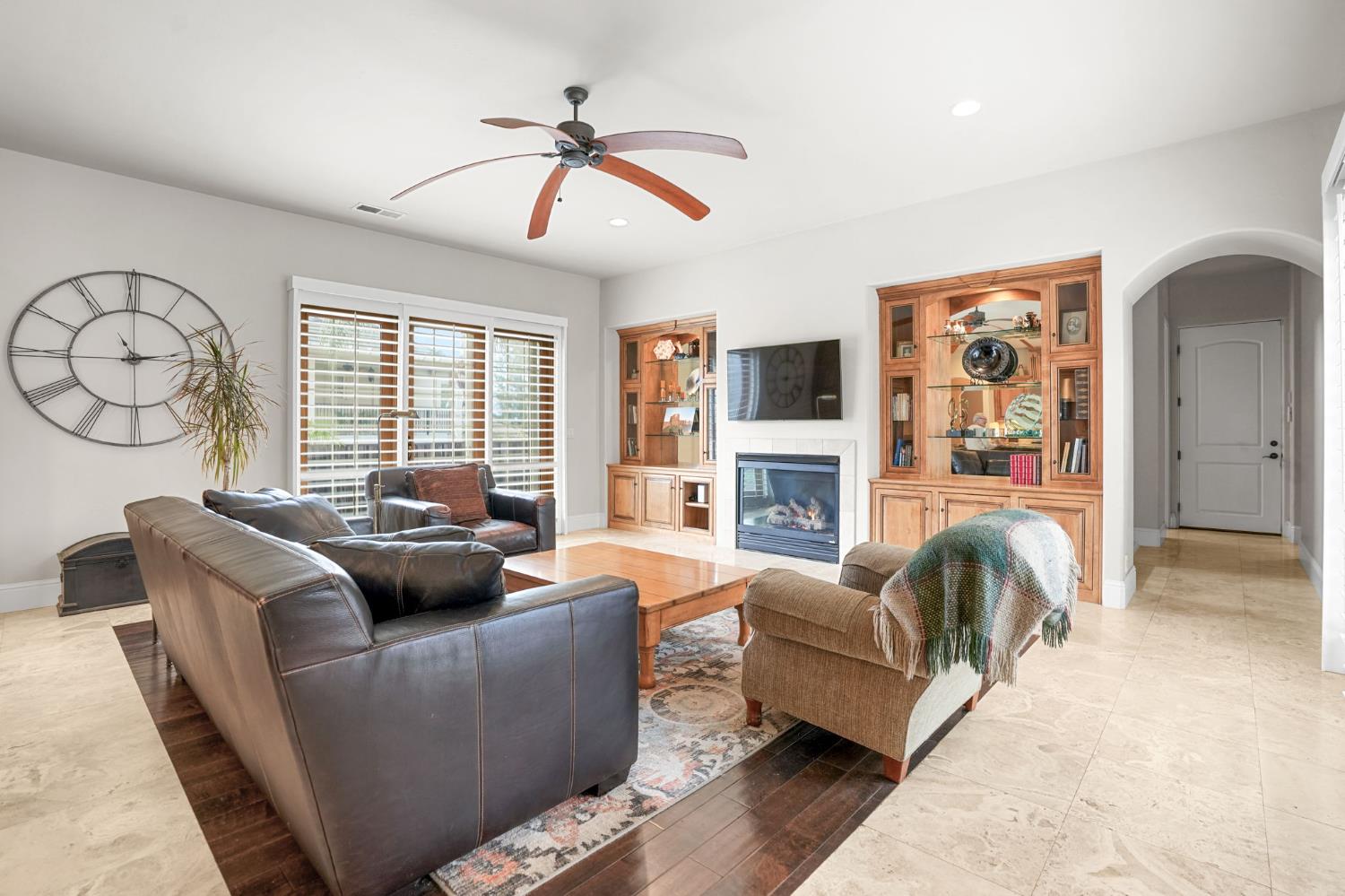 Folsom, California, 95630, United States, 4 Bedrooms Bedrooms, ,4 BathroomsBathrooms,Residential,Active,2008257