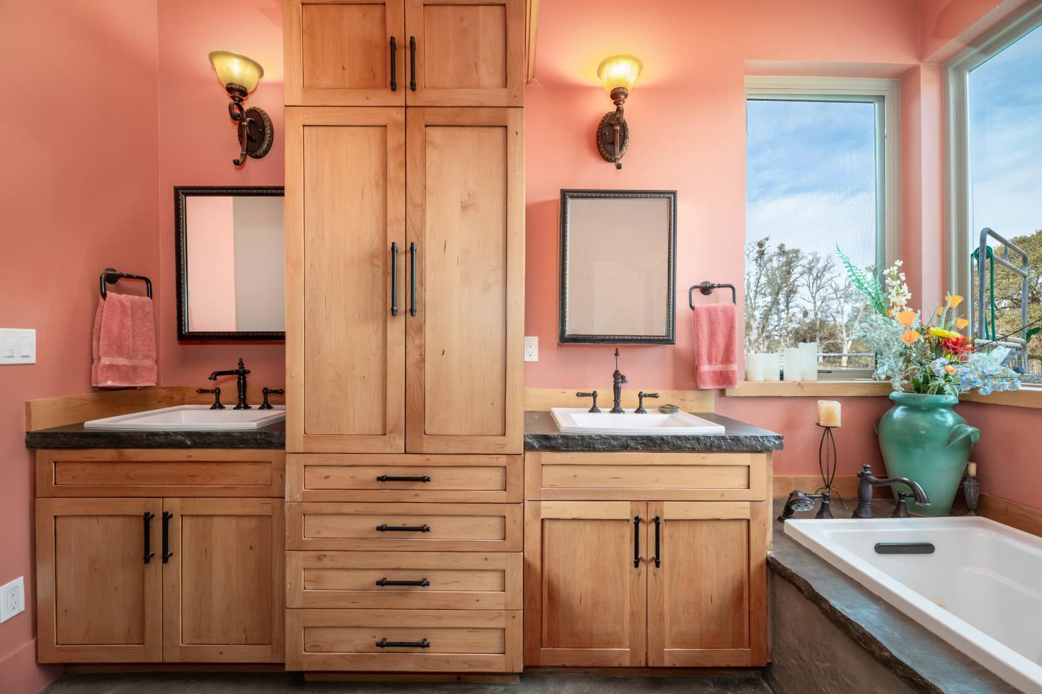 Smartsville, California, 95977, United States, 1 Bedroom Bedrooms, ,3 BathroomsBathrooms,Residential,Active,1952299