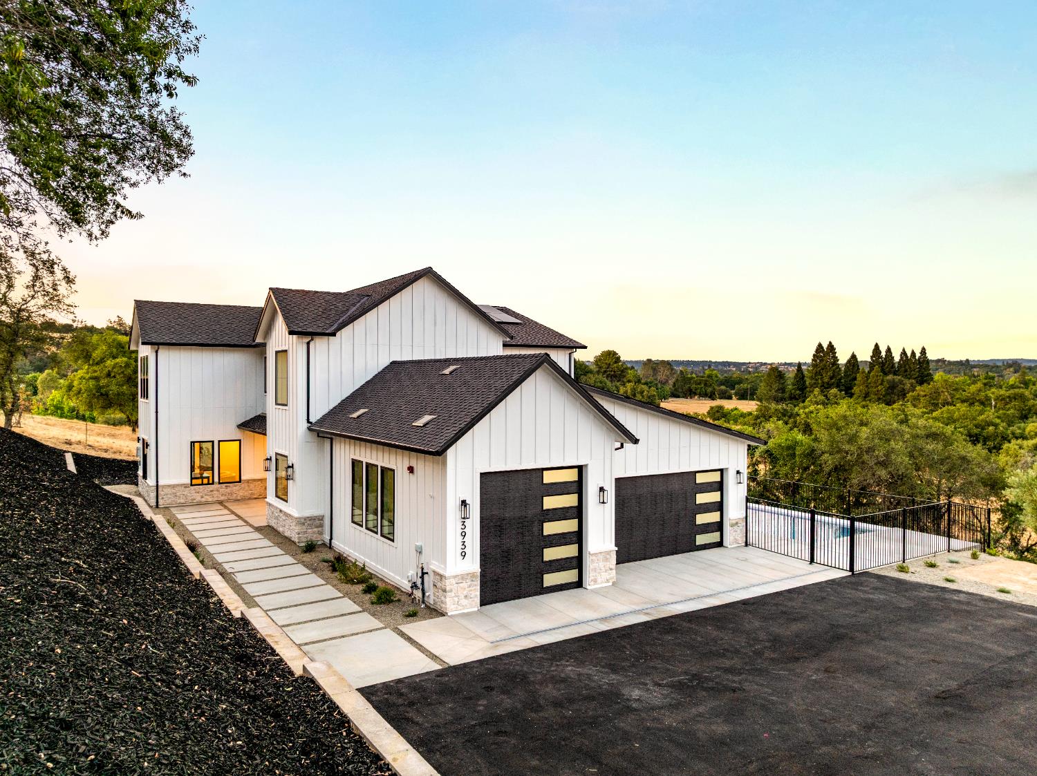 Loomis, California, 95650, United States, 5 Bedrooms Bedrooms, ,4 BathroomsBathrooms,Residential,Active,1959535