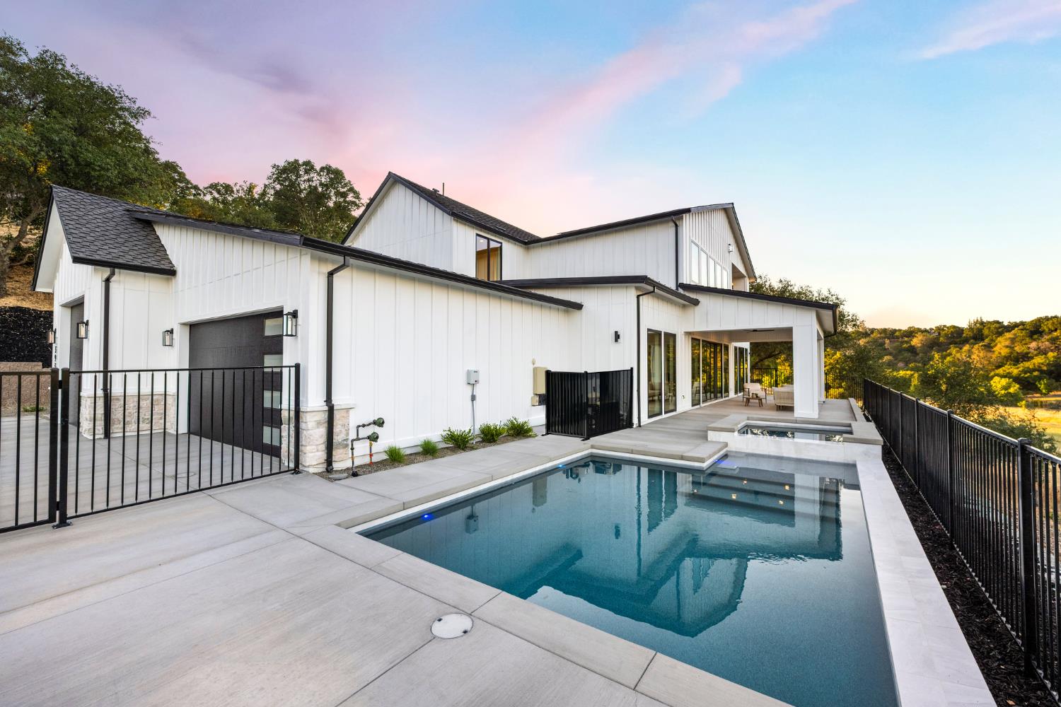 Loomis, California, 95650, United States, 5 Bedrooms Bedrooms, ,4 BathroomsBathrooms,Residential,Active,1959535