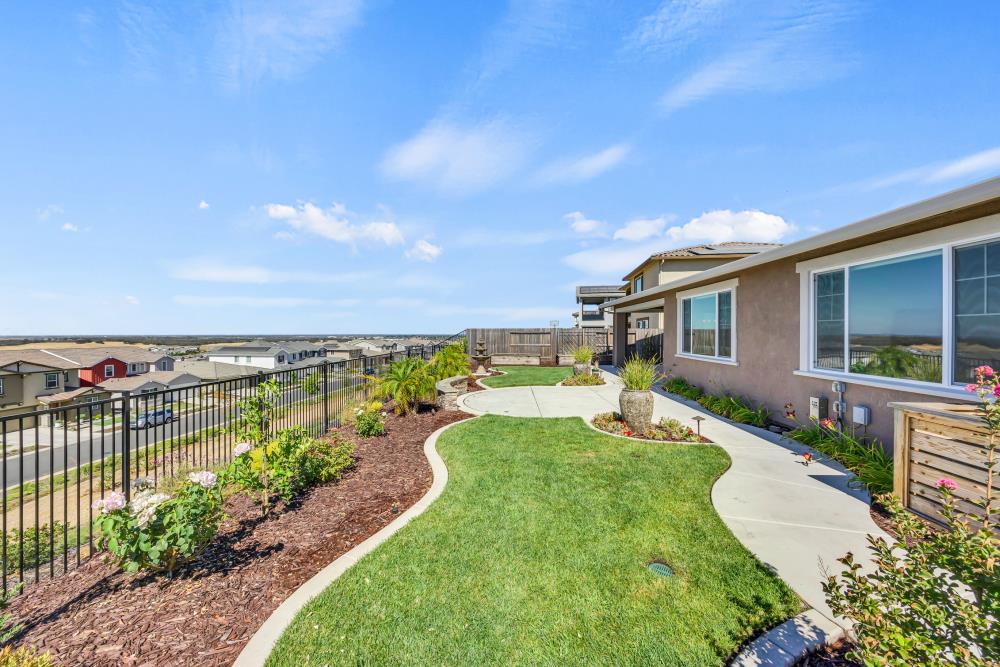 Folsom, California, 95630, United States, 4 Bedrooms Bedrooms, ,3 BathroomsBathrooms,Residential,Active,1922343