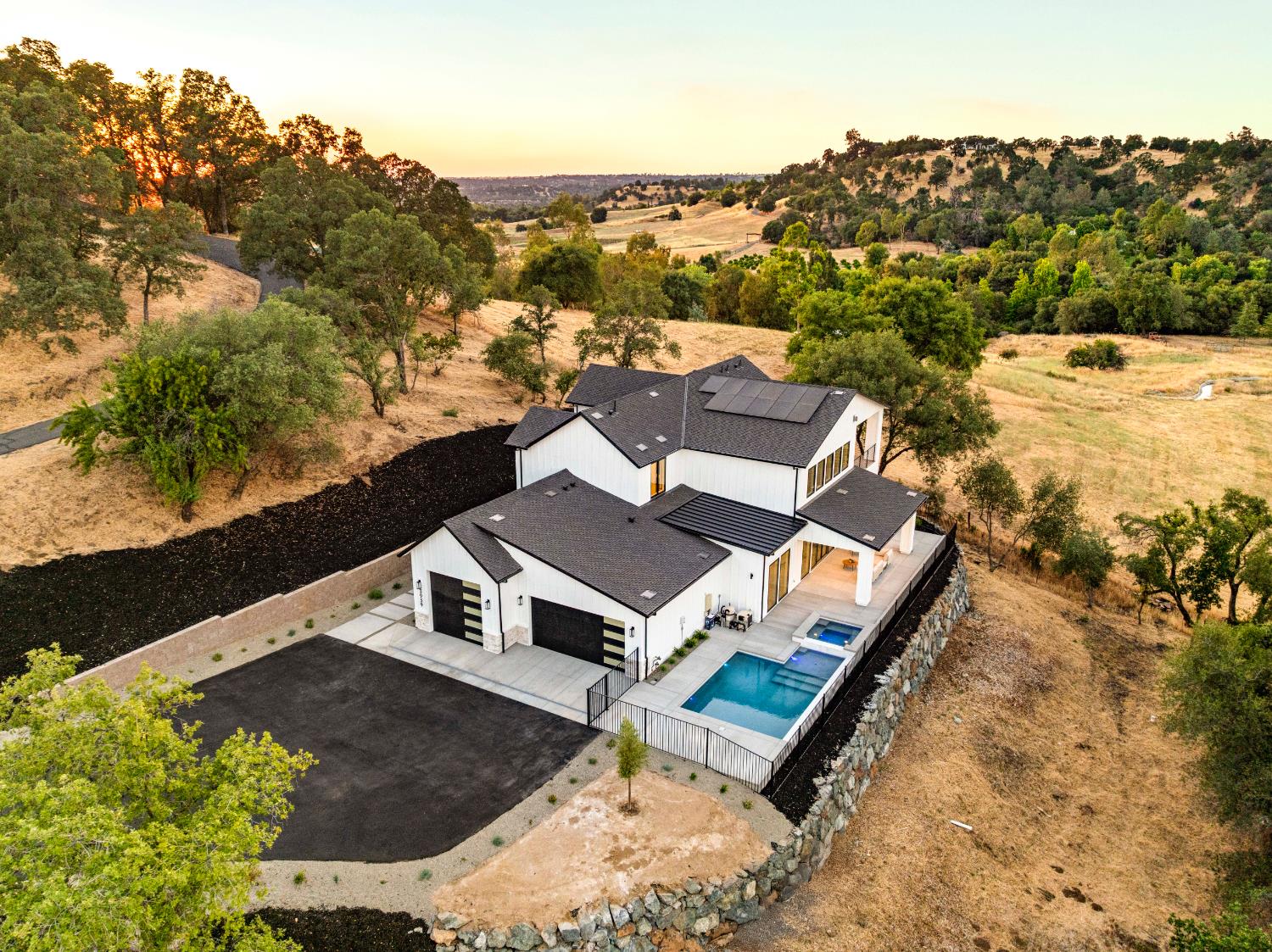 Loomis, California, 95650, United States, 5 Bedrooms Bedrooms, ,4 BathroomsBathrooms,Residential,Active,1959535