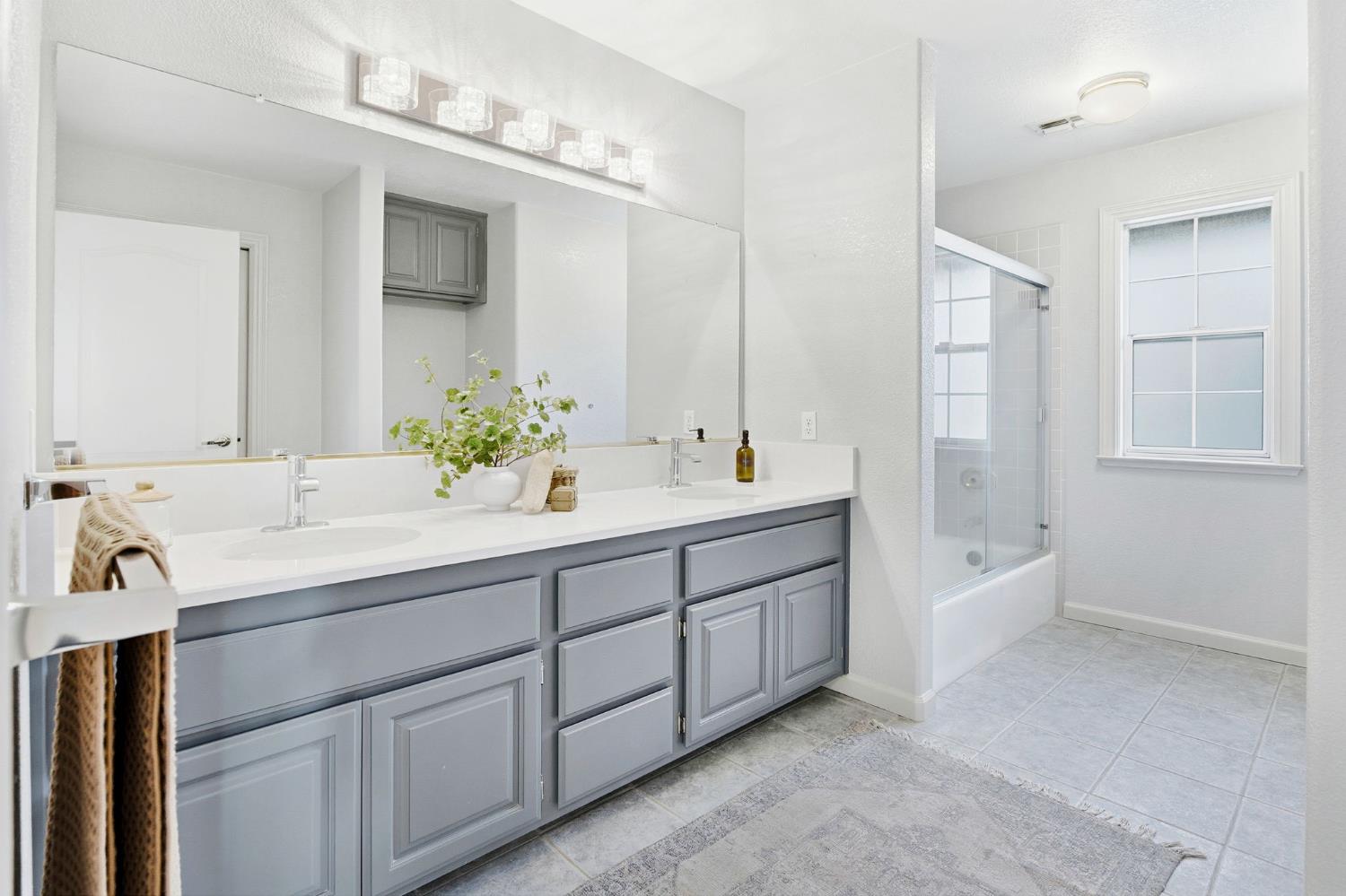 Davis, California, 95618, United States, 4 Bedrooms Bedrooms, ,3 BathroomsBathrooms,Residential,Active,2015453