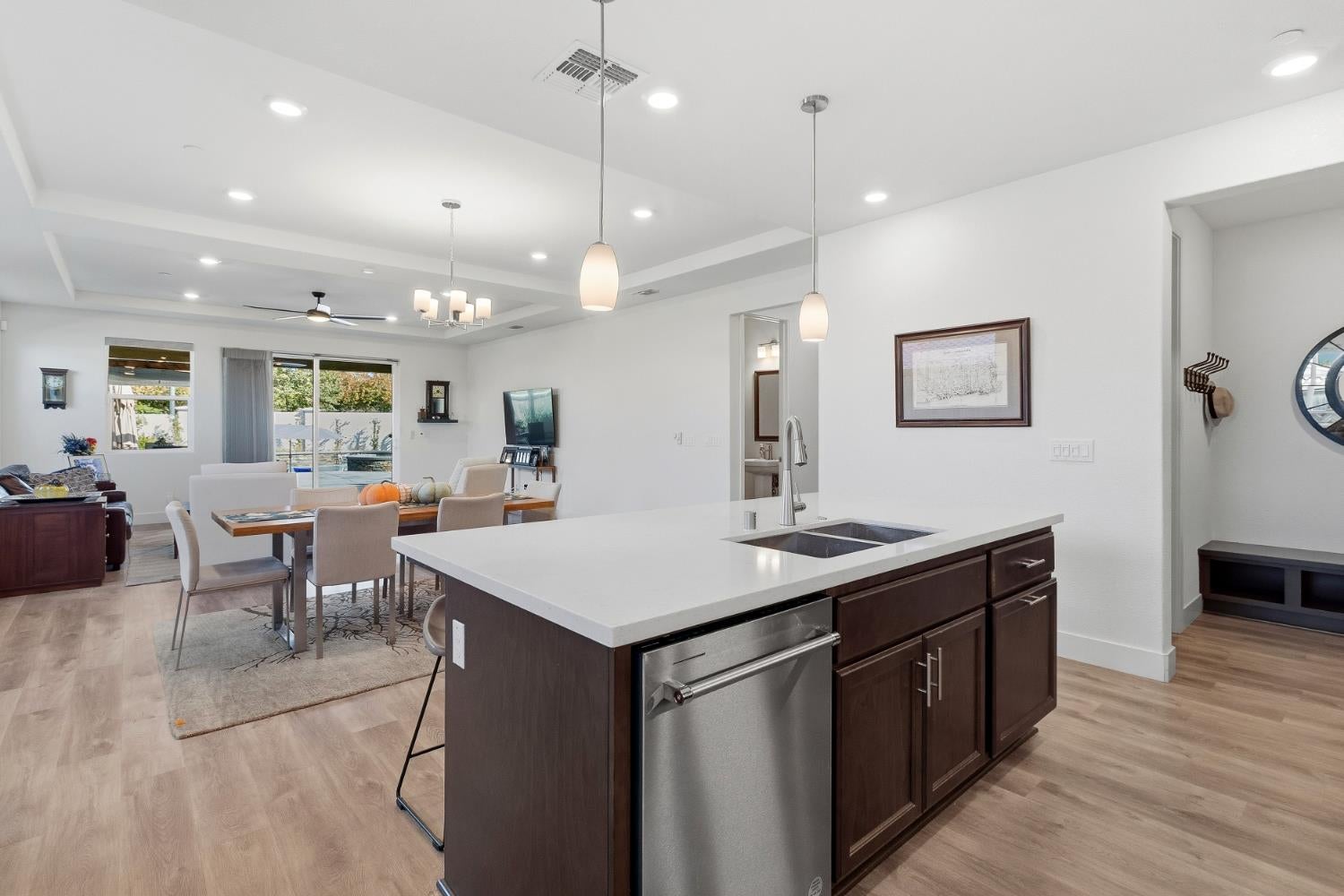 West Sacramento, California, 95605, United States, 3 Bedrooms Bedrooms, ,4 BathroomsBathrooms,Residential,Active,2008265