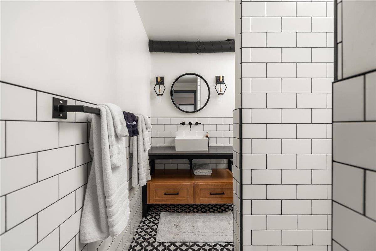 Nevada City, California, 95959, United States, 7 Bedrooms Bedrooms, ,5 BathroomsBathrooms,Residential,Active,2011864