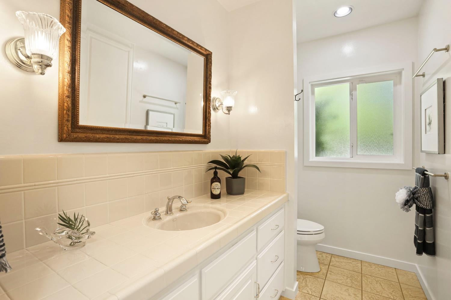 Modesto, California, 95350, United States, 4 Bedrooms Bedrooms, ,3 BathroomsBathrooms,Residential,Active,1877804