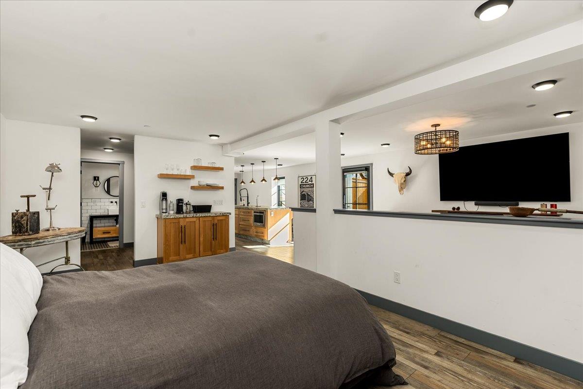 Nevada City, California, 95959, United States, 7 Bedrooms Bedrooms, ,5 BathroomsBathrooms,Residential,Active,2011864