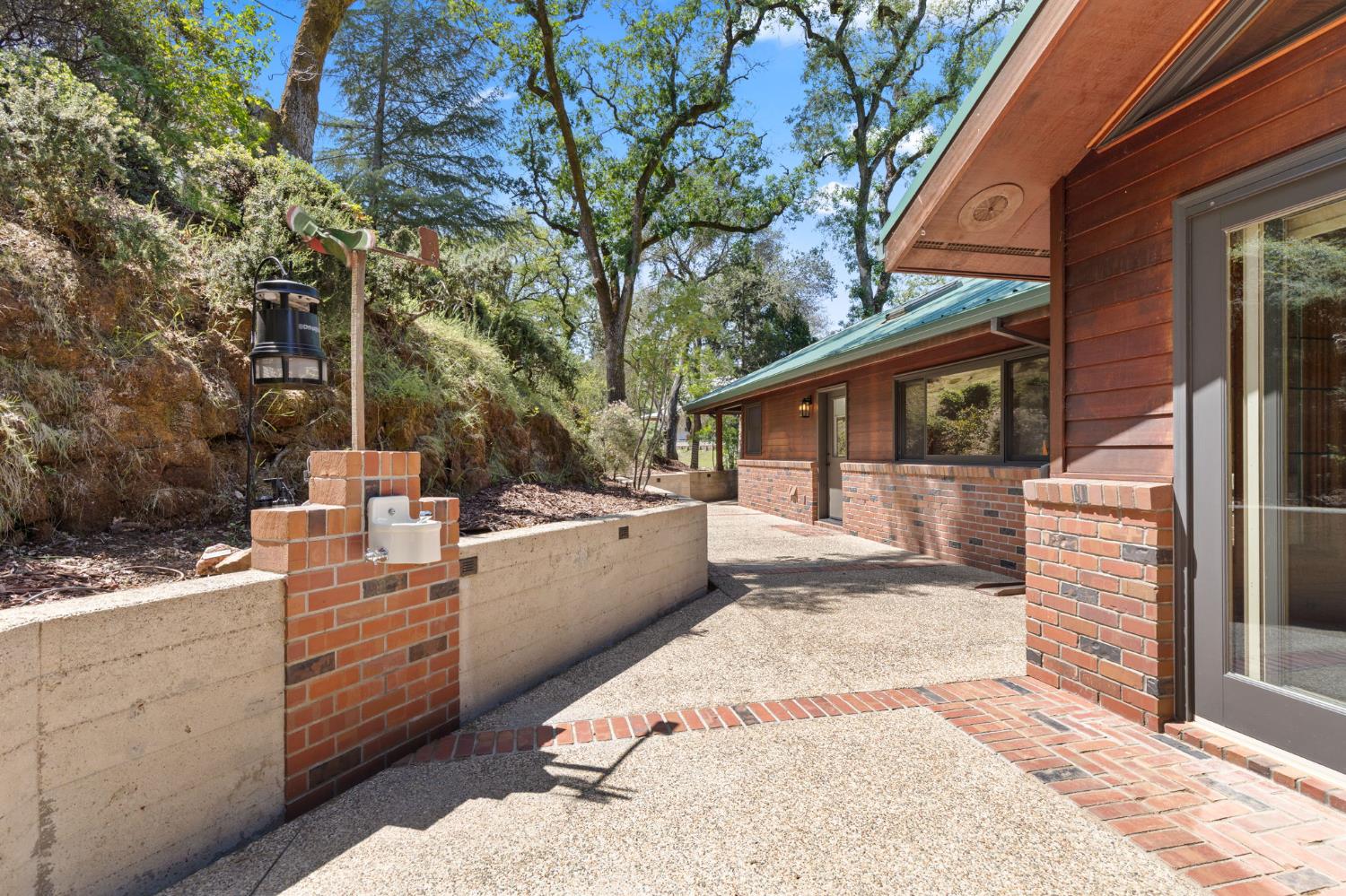 Sutter Creek, California, 95685, United States, 2 Bedrooms Bedrooms, ,4 BathroomsBathrooms,Residential,Active,2038151
