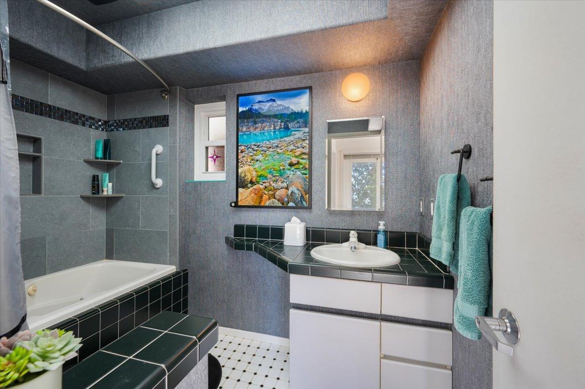 Nevada City, California, 95959, United States, 3 Bedrooms Bedrooms, ,4 BathroomsBathrooms,Residential,Active,1919387