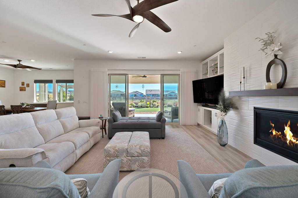 El Dorado Hills, California, 95762, United States, 2 Bedrooms Bedrooms, ,3 BathroomsBathrooms,Residential,Active,2009425