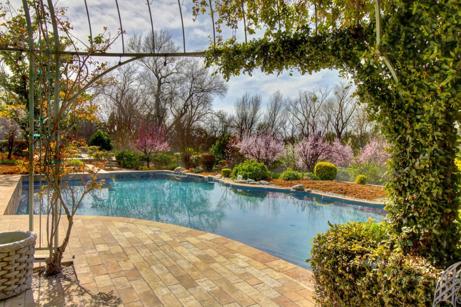 Sacramento, California, 95827, United States, 6 Bedrooms Bedrooms, ,7 BathroomsBathrooms,Residential,Active,1898041