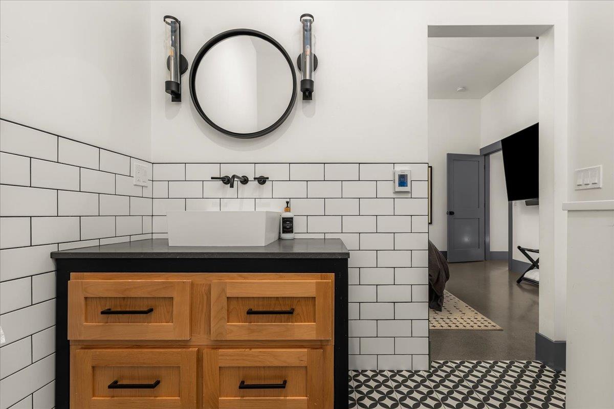 Nevada City, California, 95959, United States, 7 Bedrooms Bedrooms, ,5 BathroomsBathrooms,Residential,Active,2011864