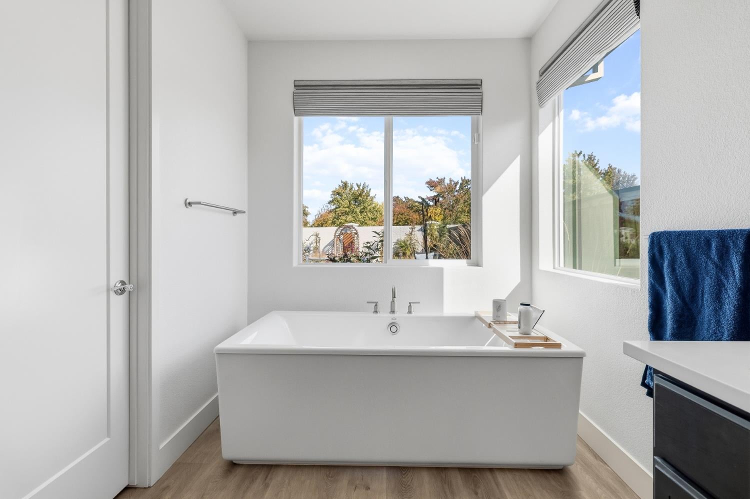 West Sacramento, California, 95605, United States, 3 Bedrooms Bedrooms, ,4 BathroomsBathrooms,Residential,Active,2008265