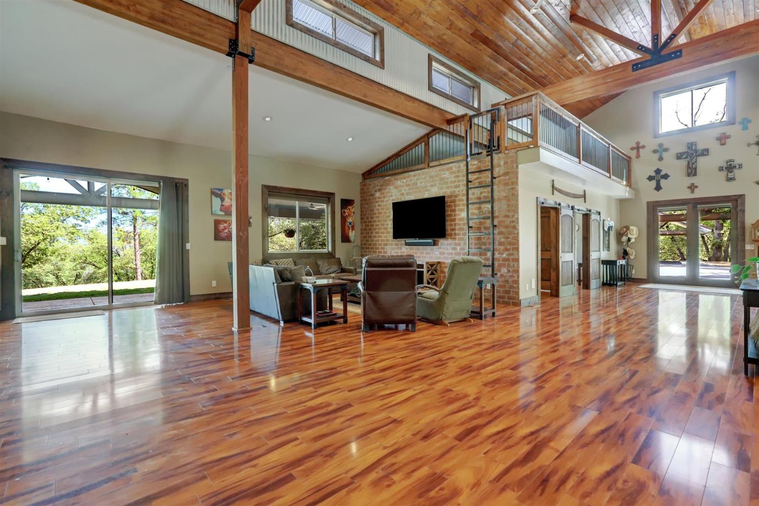 Grass Valley, California, 95949, United States, 4 Bedrooms Bedrooms, ,5 BathroomsBathrooms,Residential,Active,1941342