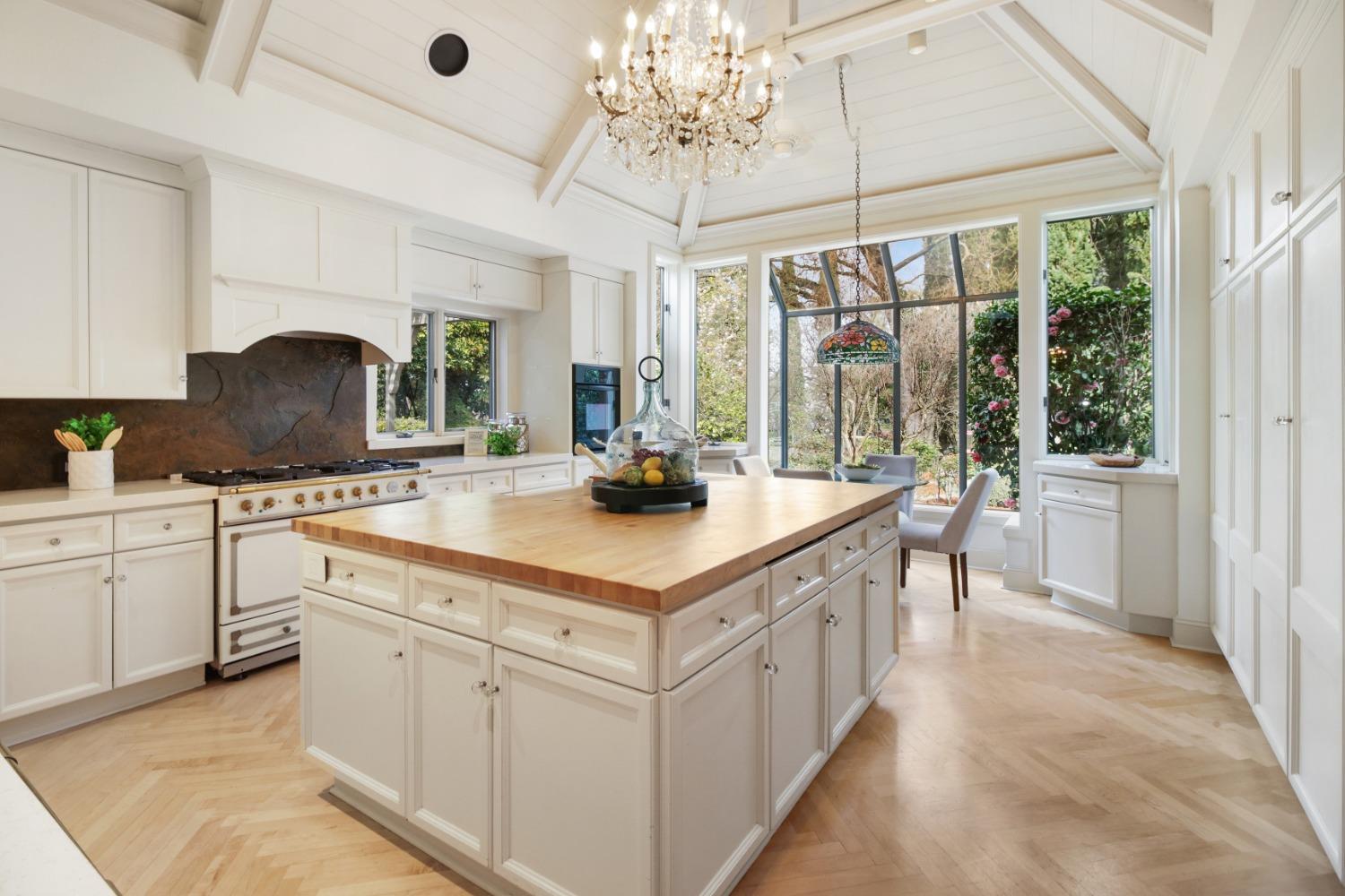 Sacramento, California, 95827, United States, 6 Bedrooms Bedrooms, ,7 BathroomsBathrooms,Residential,Active,1898041