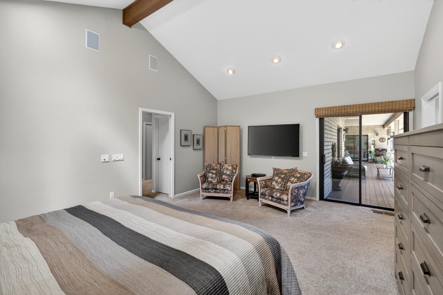 Woodland, California, 95776, United States, 5 Bedrooms Bedrooms, ,3 BathroomsBathrooms,Residential,Pending,2045625