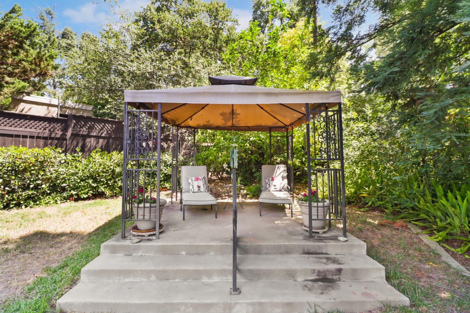 Carmichael, California, 95608, United States, 4 Bedrooms Bedrooms, ,3 BathroomsBathrooms,Residential,Active,1904149