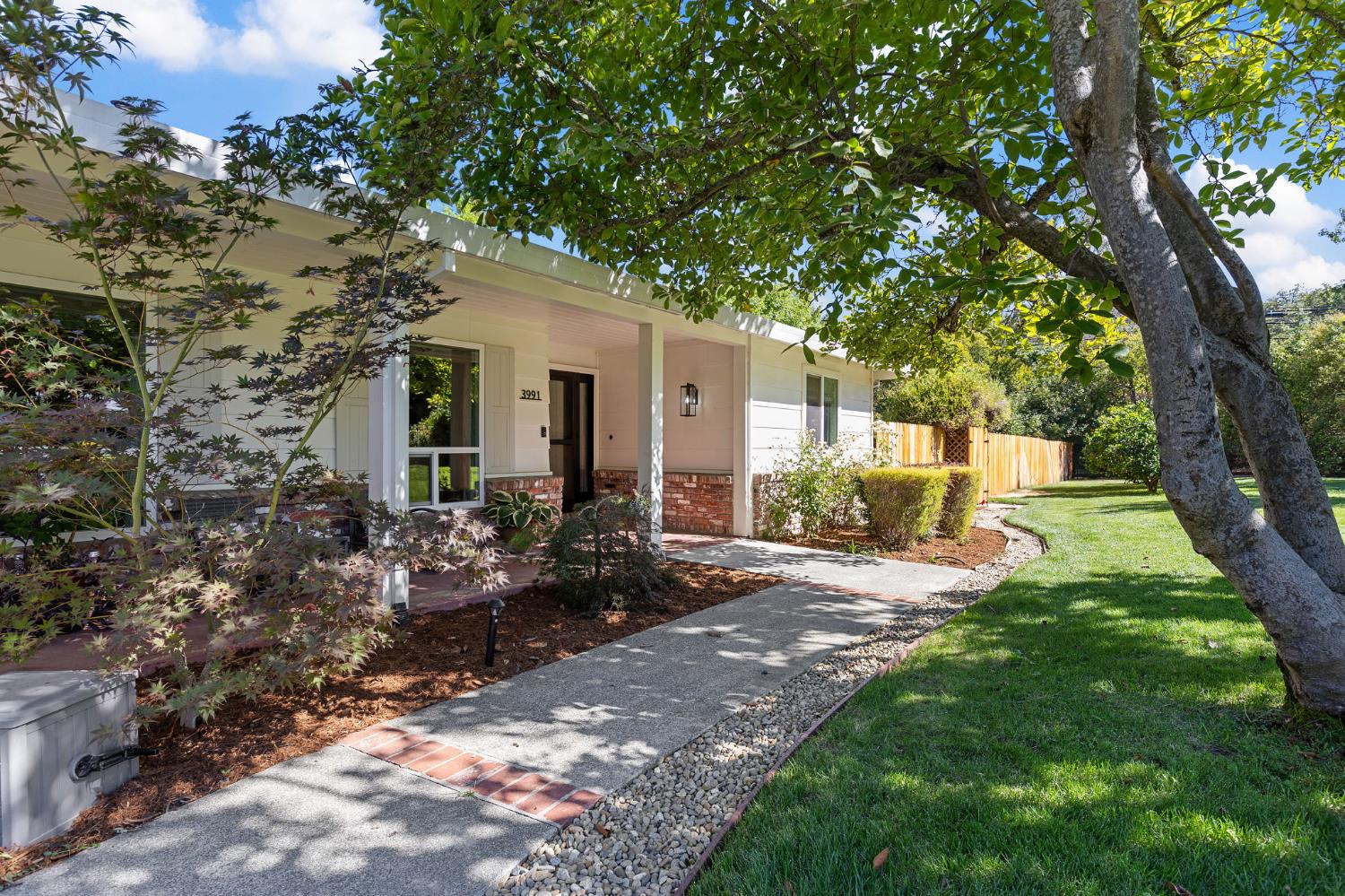 Loomis, California, 95650, United States, 3 Bedrooms Bedrooms, ,2 BathroomsBathrooms,Residential,Pending,1922290