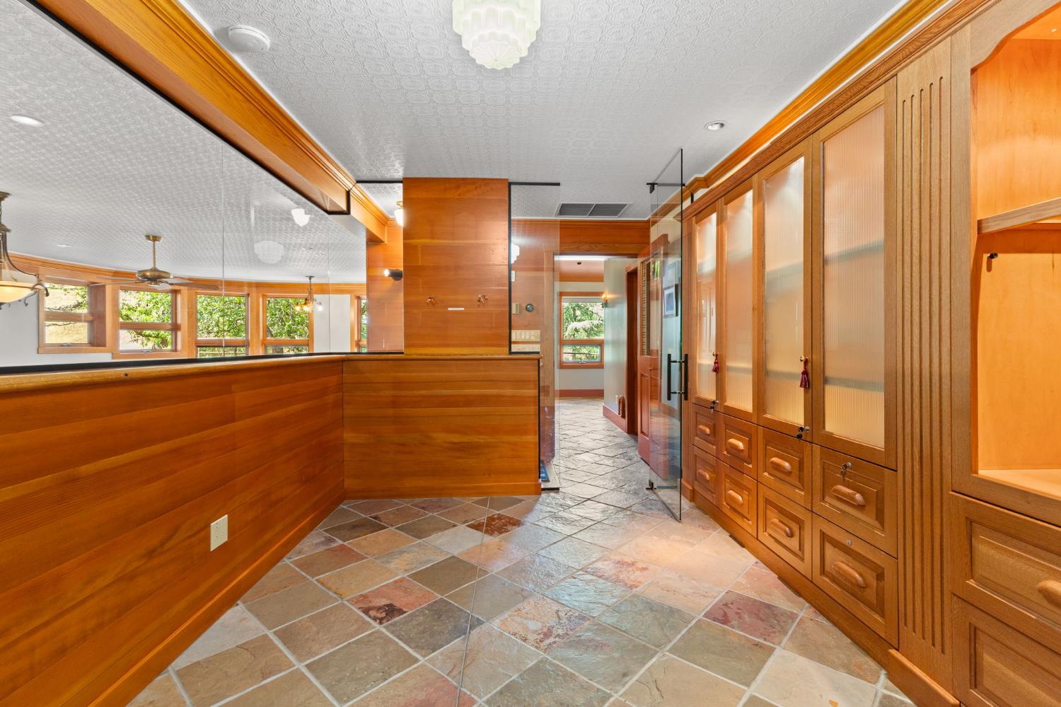 Sutter Creek, California, 95685, United States, 2 Bedrooms Bedrooms, ,4 BathroomsBathrooms,Residential,Active,2038151