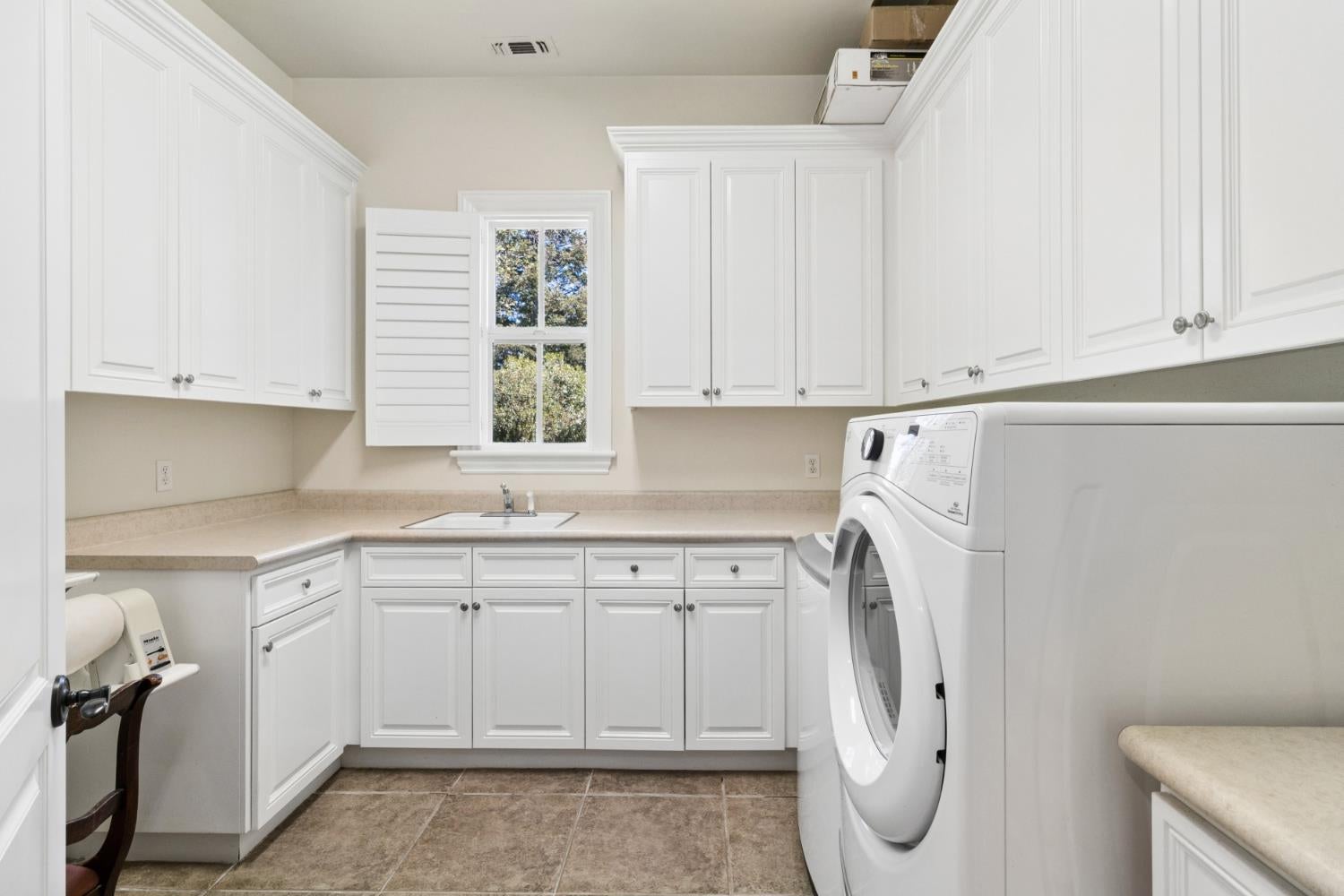 Sacramento, California, 95830, United States, 4 Bedrooms Bedrooms, ,4 BathroomsBathrooms,Residential,Active,2045041