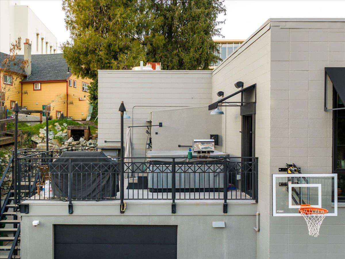 Nevada City, California, 95959, United States, 7 Bedrooms Bedrooms, ,5 BathroomsBathrooms,Residential,Active,2011864