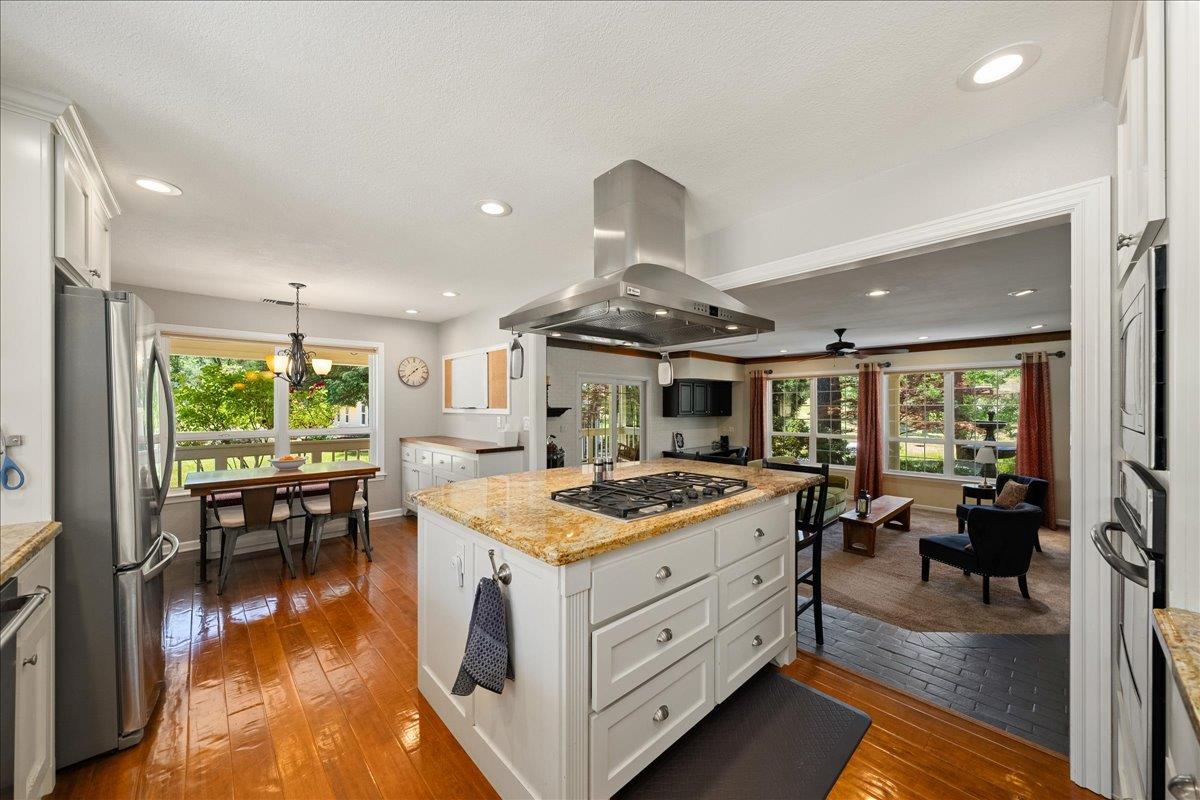 Shingle Springs, California, 95682, United States, 3 Bedrooms Bedrooms, ,3 BathroomsBathrooms,Residential,Active,1823945
