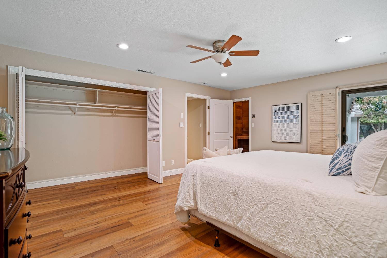 Sacramento, California, 95864, United States, 5 Bedrooms Bedrooms, ,3 BathroomsBathrooms,Residential,Active,1946308
