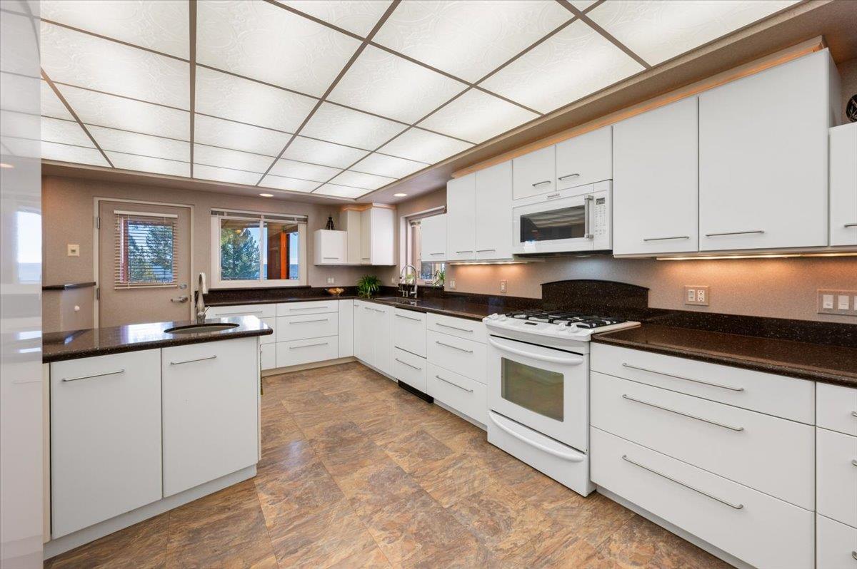 Nevada City, California, 95959, United States, 3 Bedrooms Bedrooms, ,4 BathroomsBathrooms,Residential,Active,1919387