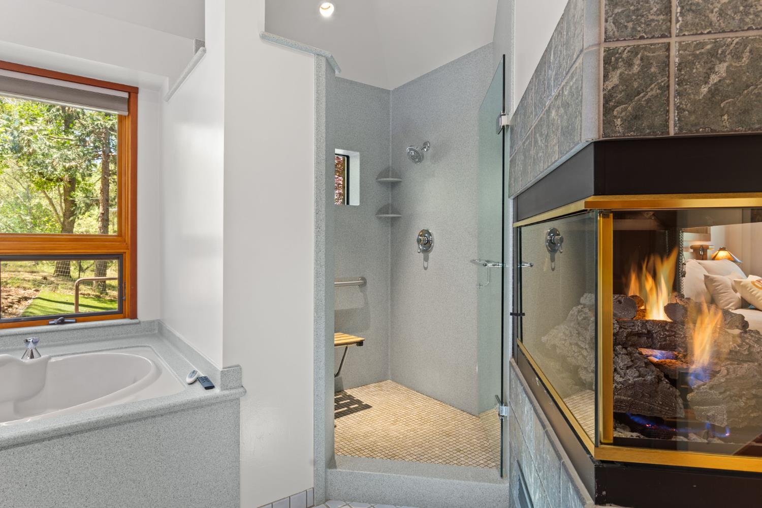 Sutter Creek, California, 95685, United States, 2 Bedrooms Bedrooms, ,4 BathroomsBathrooms,Residential,Active,2038151