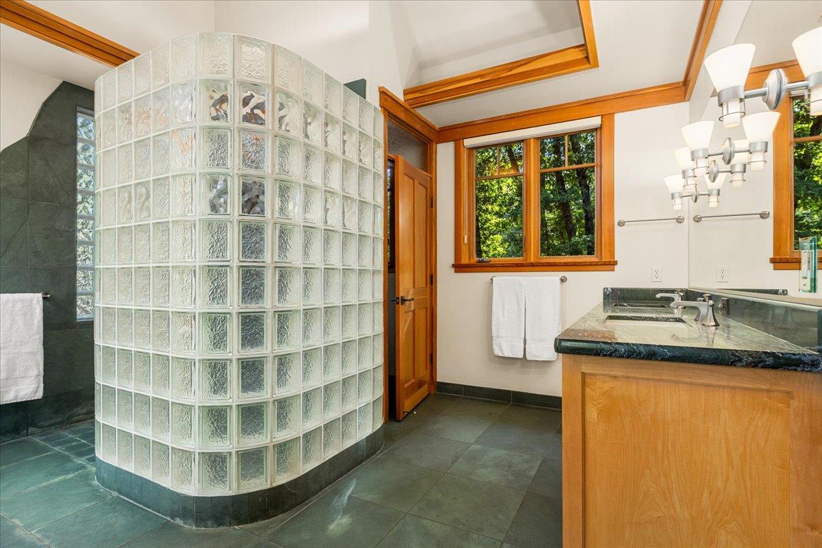 Nevada City, California, 95959, United States, 3 Bedrooms Bedrooms, ,4 BathroomsBathrooms,Residential,Active,1886804