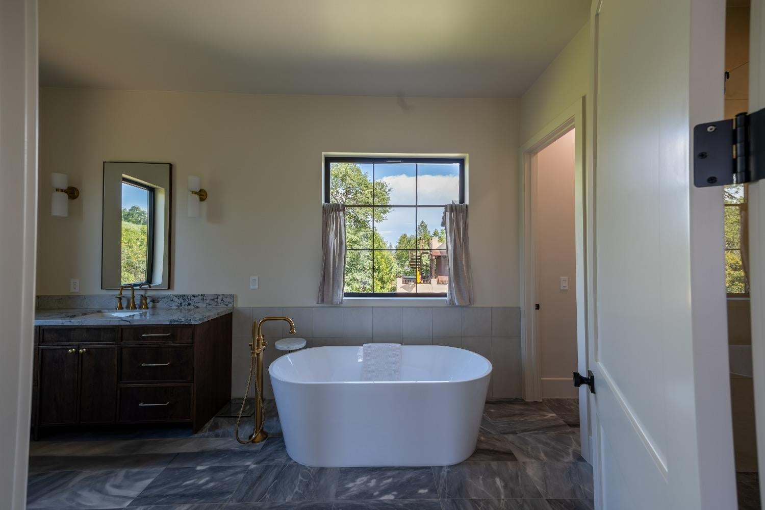 Auburn, California, 95603, United States, 4 Bedrooms Bedrooms, ,4 BathroomsBathrooms,Residential,Active,2017471