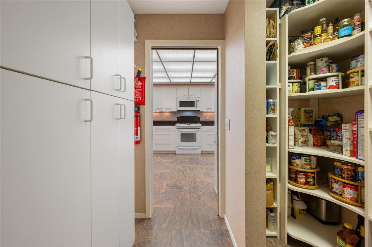 Nevada City, California, 95959, United States, 3 Bedrooms Bedrooms, ,4 BathroomsBathrooms,Residential,Active,1919387