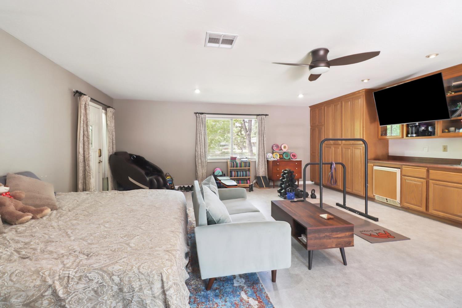 Carmichael, California, 95608, United States, 4 Bedrooms Bedrooms, ,3 BathroomsBathrooms,Residential,Active,1904149