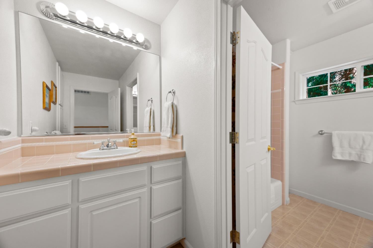 Nevada City, California, 95959, United States, 3 Bedrooms Bedrooms, ,4 BathroomsBathrooms,Residential,Active,1919052