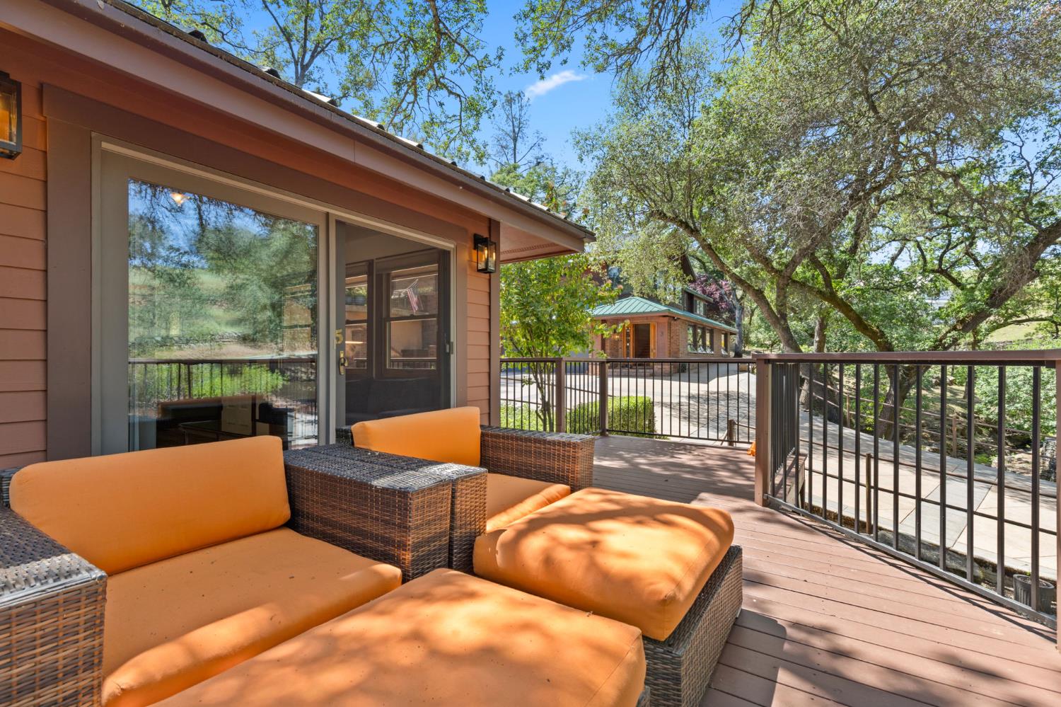 Sutter Creek, California, 95685, United States, 2 Bedrooms Bedrooms, ,4 BathroomsBathrooms,Residential,Active,2038151