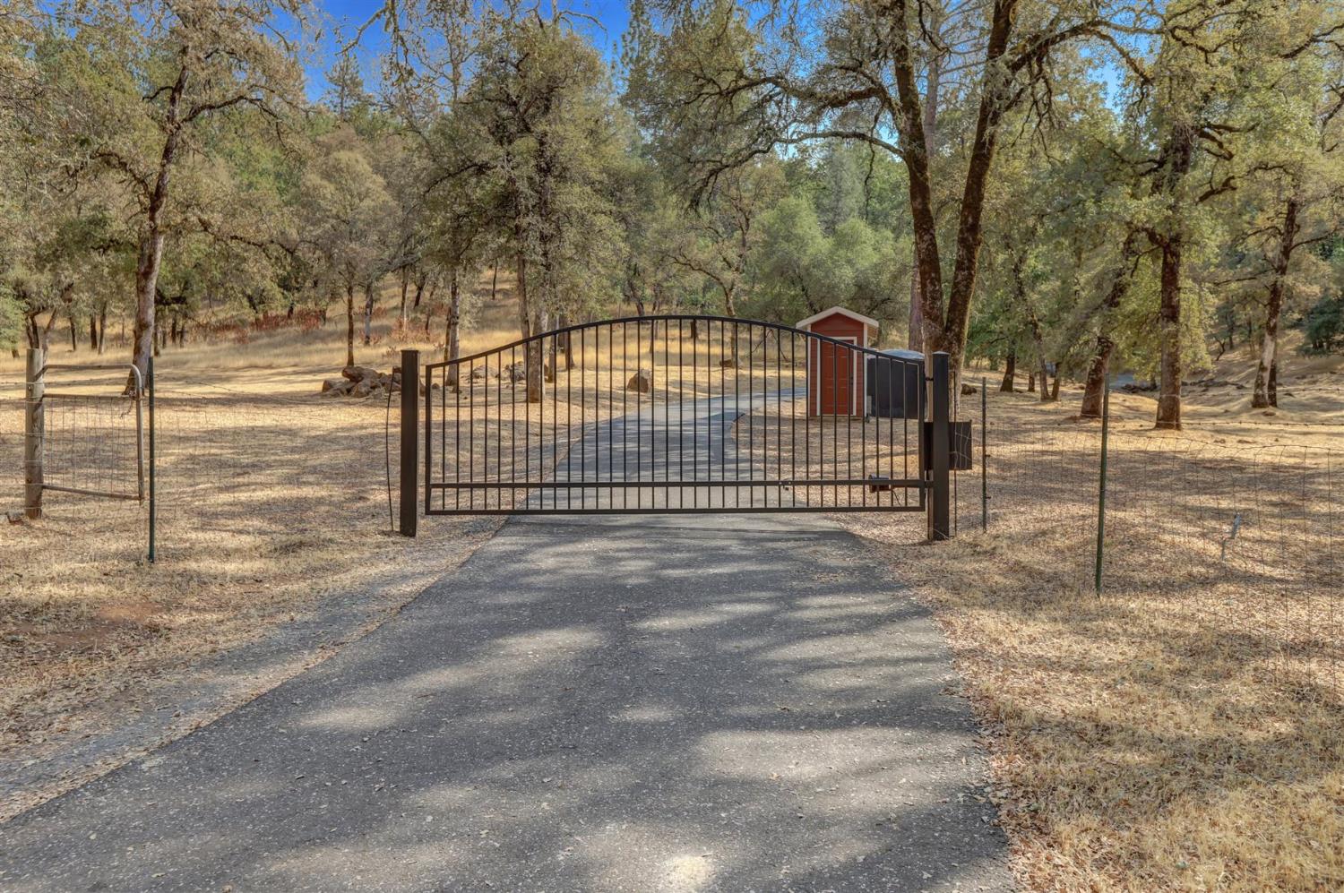 Grass Valley, California, 95949, United States, 4 Bedrooms Bedrooms, ,5 BathroomsBathrooms,Residential,Active,1941342
